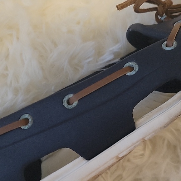 Ladies size 9 Croc Water Proof Boat Shoes - Picture 5 of 9